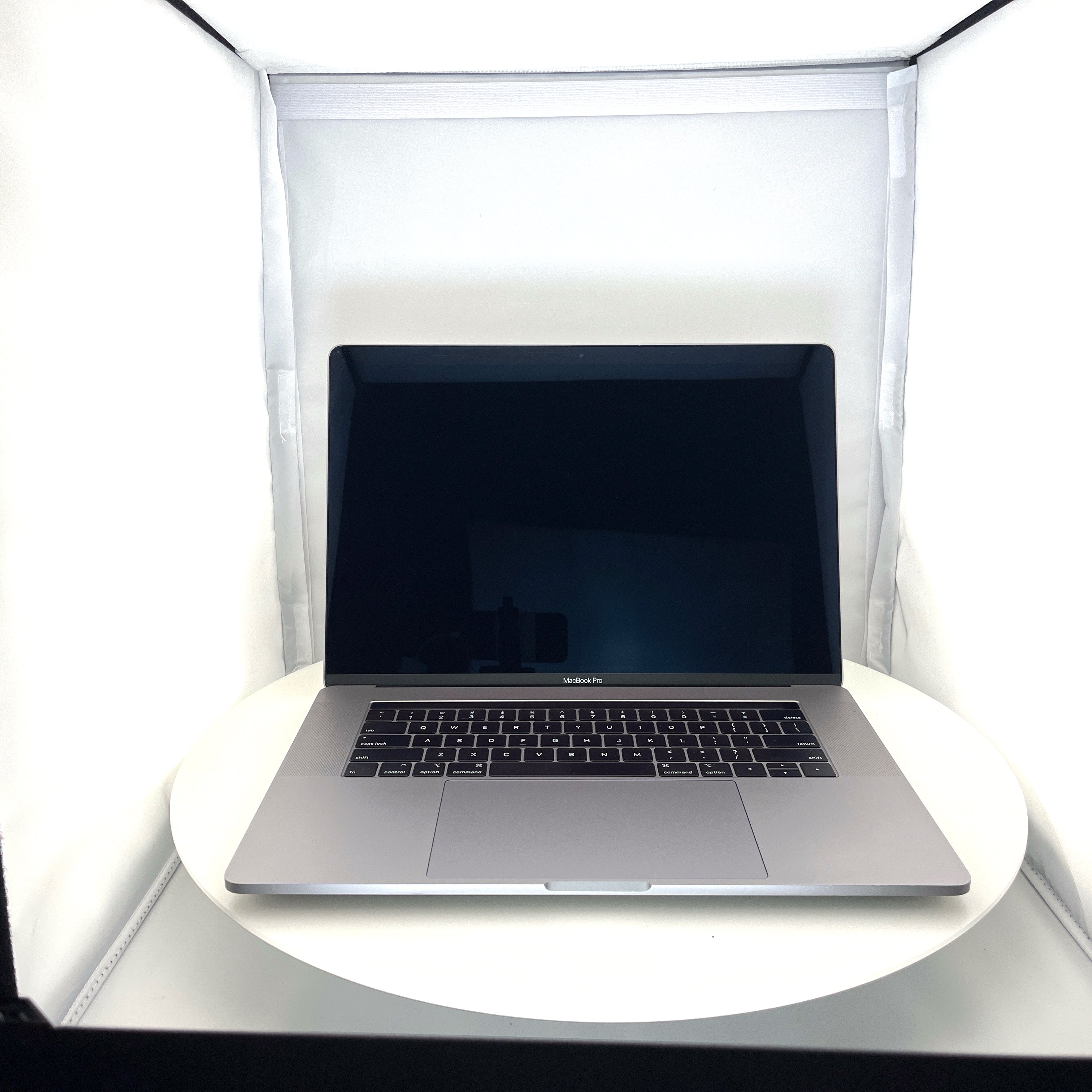 MacBook Pro A1990-EMC 3359 Intel Core i9-9980HK@2.4GHz 16GB RAM 512GB SSD