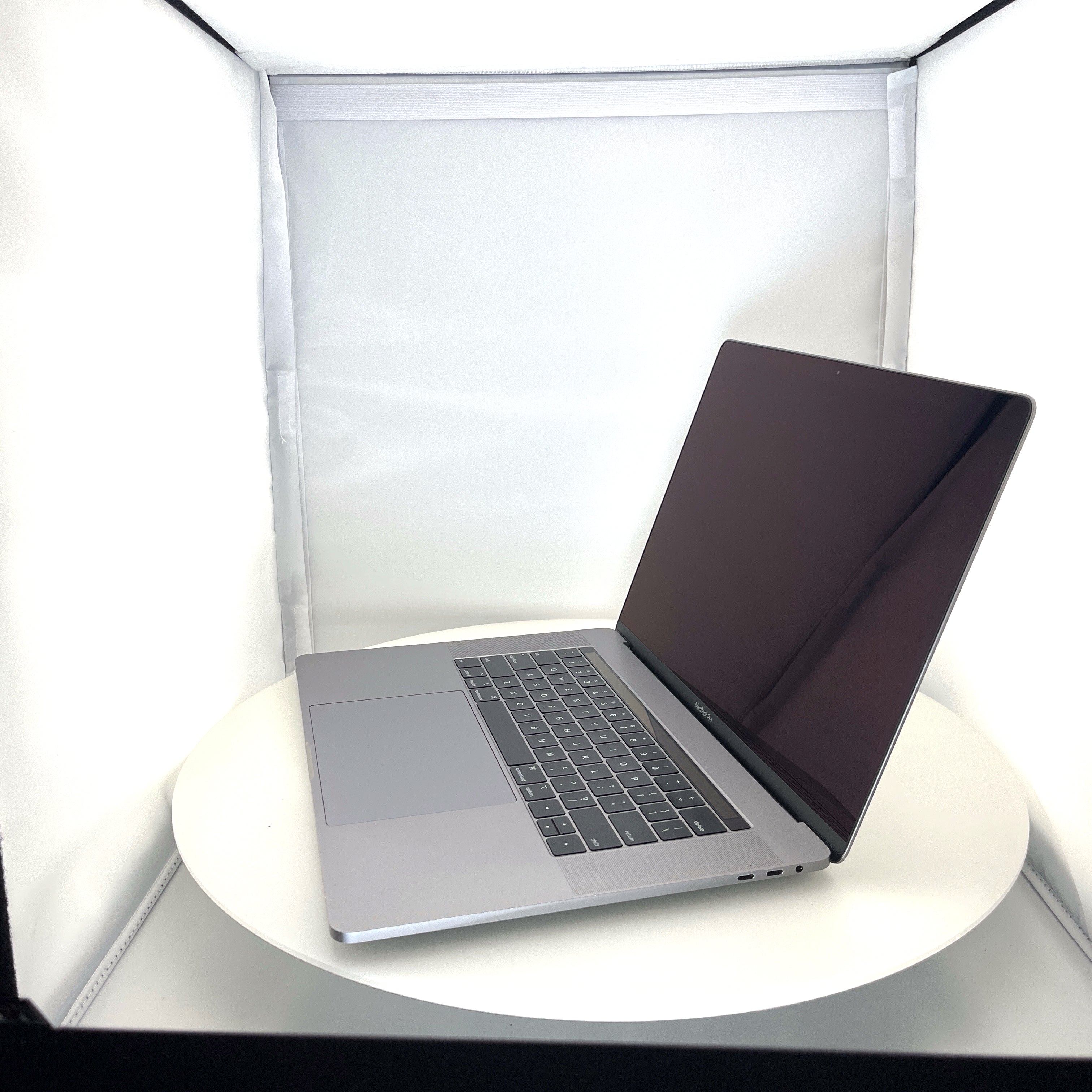MacBook Pro A1990-EMC 3359 Intel Core i9-9980HK@2.4GHz 16GB RAM 512GB SSD