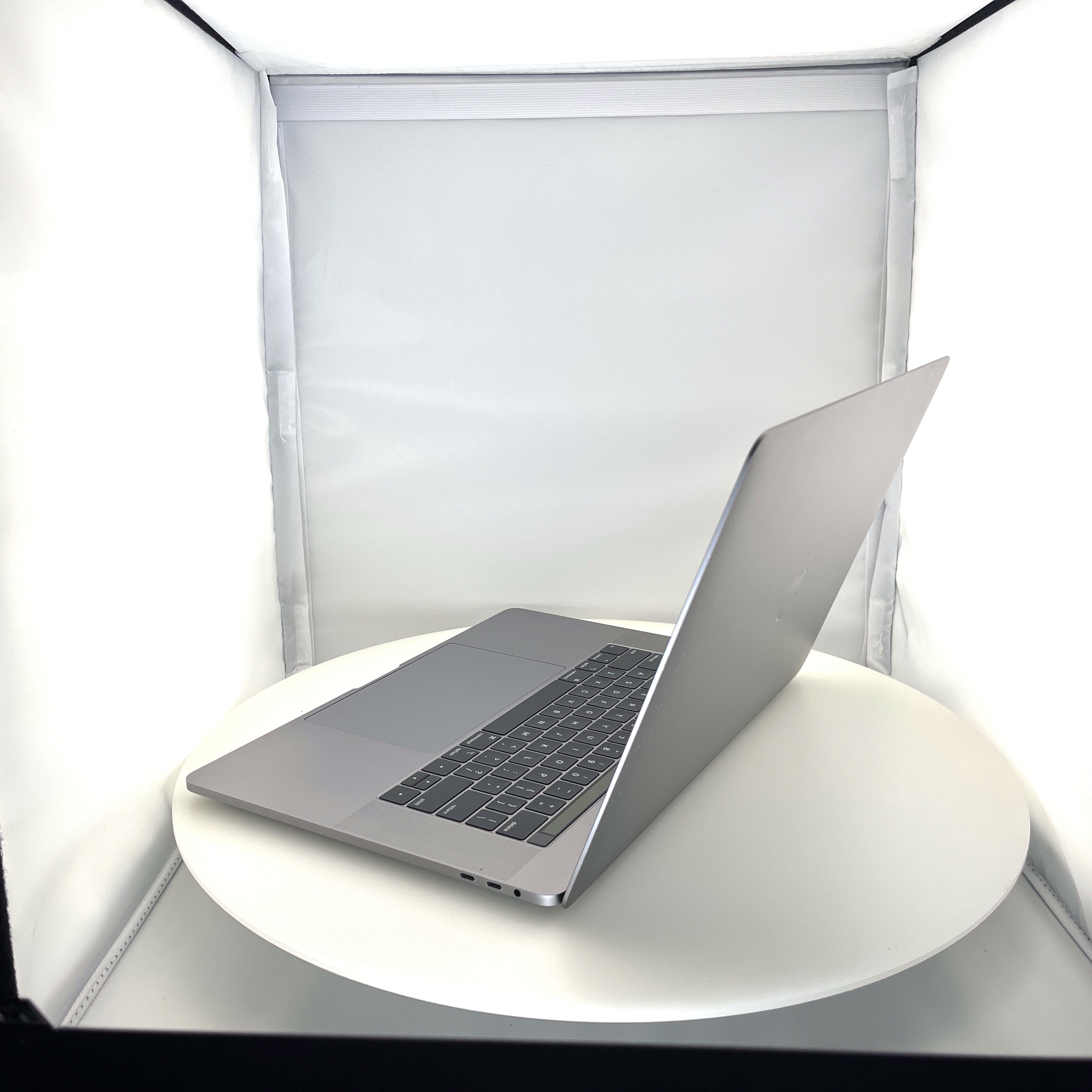 MacBook Pro A1990-EMC 3359 Intel Core i9-9980HK@2.4GHz 16GB RAM 512GB SSD