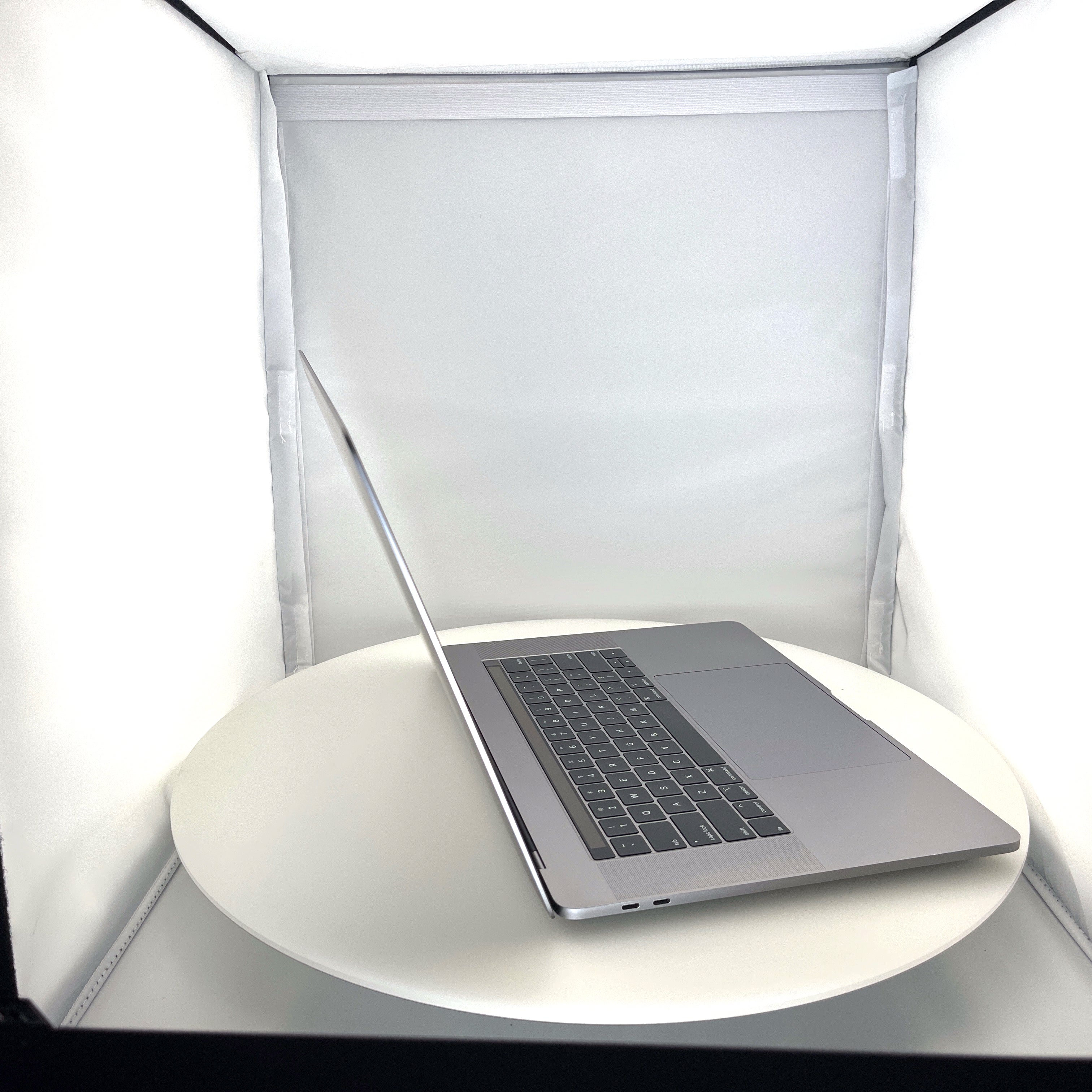 MacBook Pro A1990-EMC 3359 Intel Core i9-9980HK@2.4GHz 16GB RAM 512GB SSD