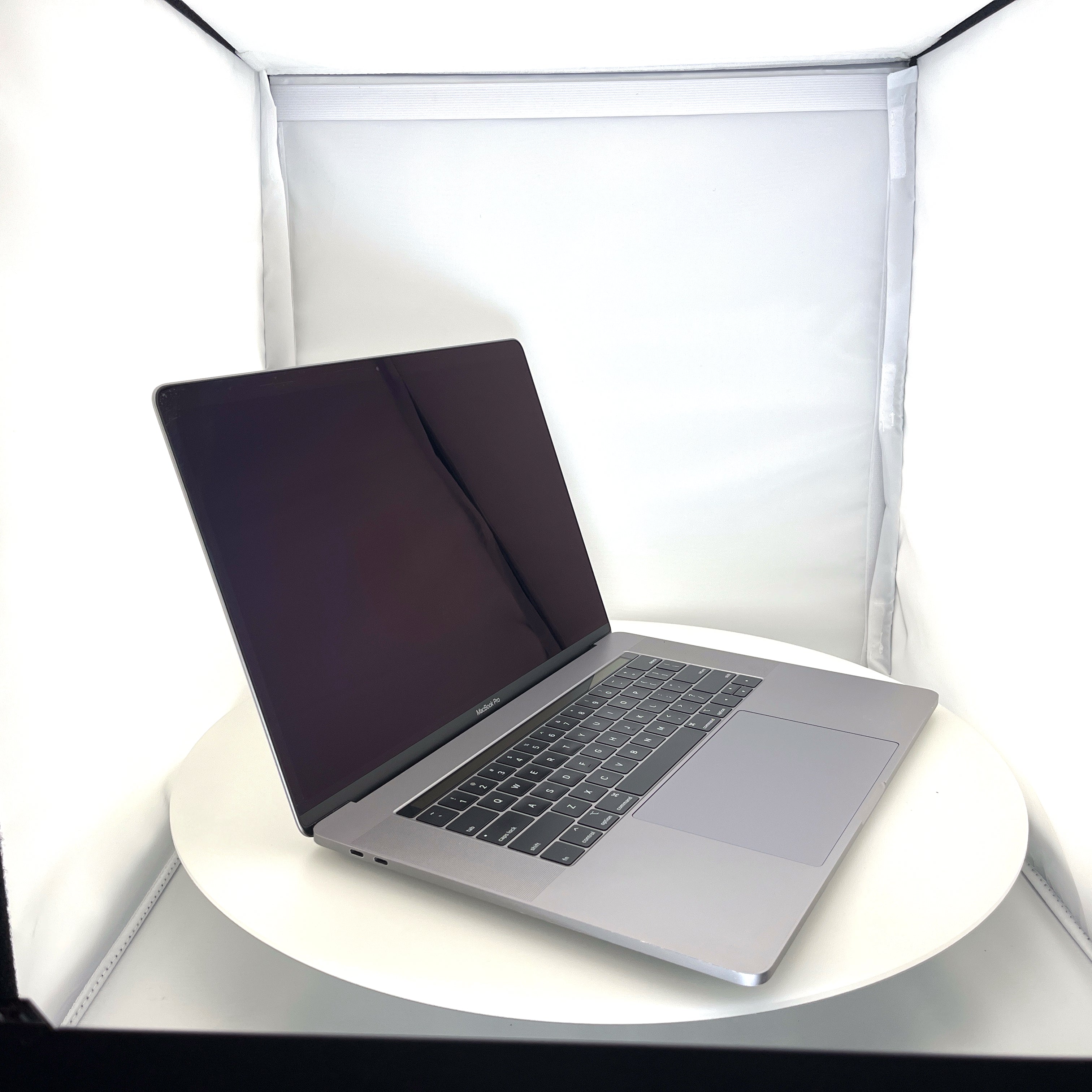 MacBook Pro A1990-EMC 3359 Intel Core i9-9980HK@2.4GHz 16GB RAM 512GB SSD